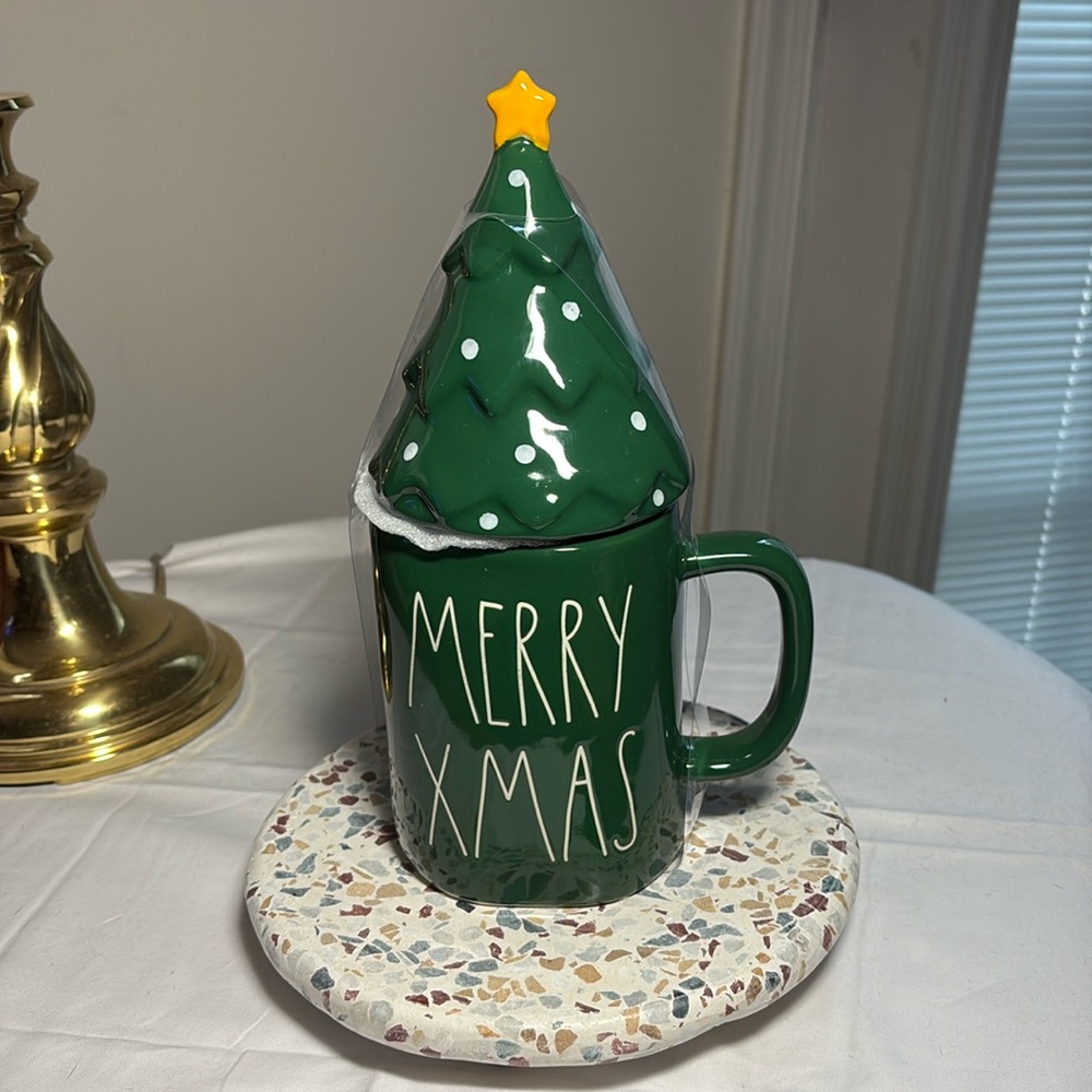 Rae Dunn Merry XMAS coffee/tea/cocoa mug with topper